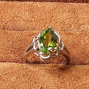 Vintage | 925 Sterling Silver Peridot Ring Sz 7